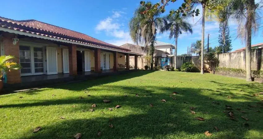 Casa com 4 dormitórios à venda - Belmira Novaes - Peruíbe/SP