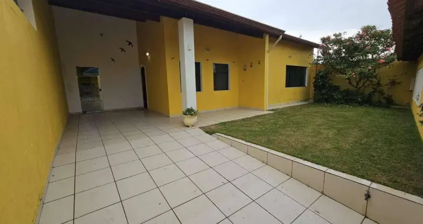 Casa a venda com 3 dormitórios, a 150 metros do mar - são josé - peruíbe/sp