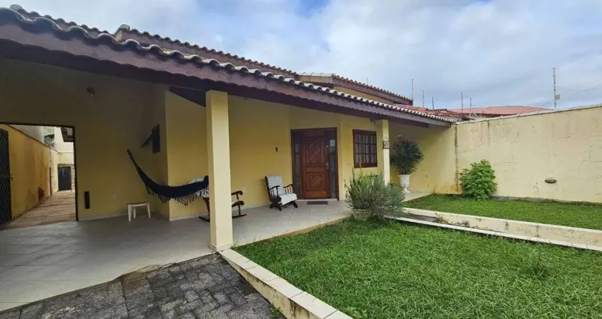 Casa com piscina e edícula a 600m da praia -  josedy – peruíbe/sp