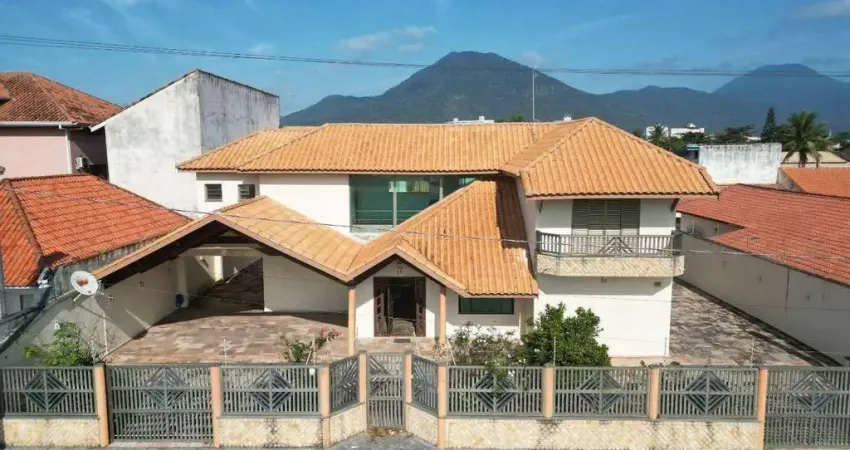 Sobrado para locação à 50 metros da praia no stella maris em peruíbe/sp