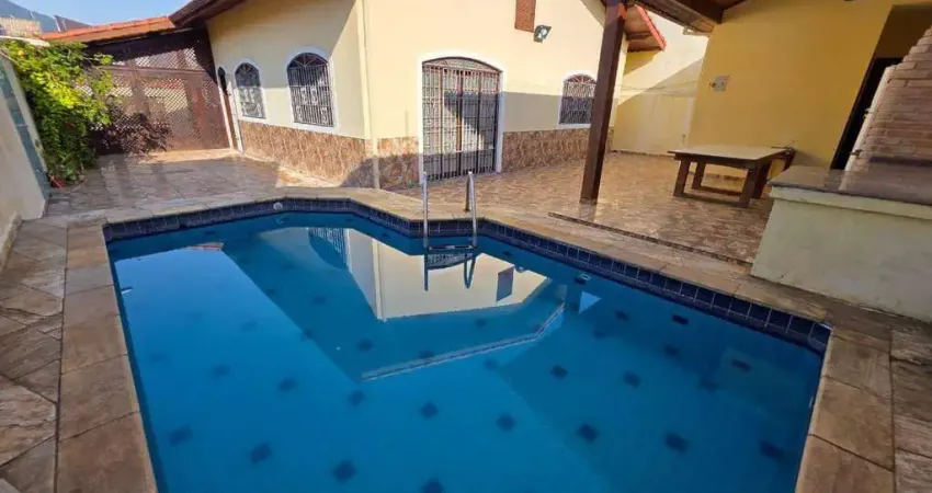 Casa térrea com pisicna á 600m do mar á venda- ribamar - peruíbe/sp