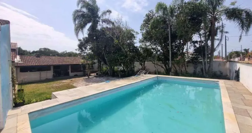 Casa térrea em 3 lotes com piscina á venda - Casa Blanca - Peruíbe/SP.
