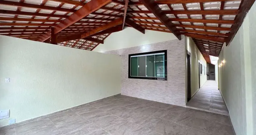 BELÍSSIMA CASA, AMPLA E À 150M DO MAR
