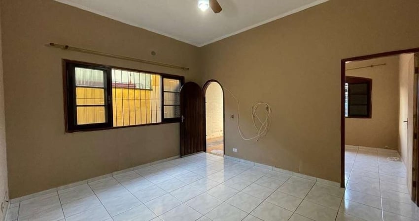 BELÍSSIMA CASA, AMPLA E À 800M DO MAR
