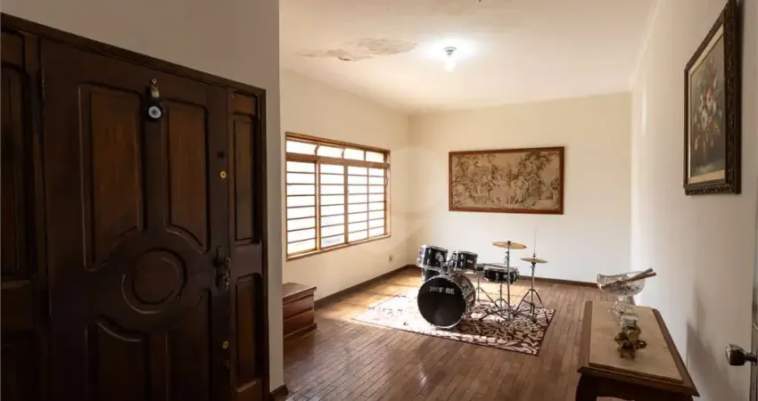 Casa com 3 quartos à venda na Rua Cavalheiro Torquato Rizzi, 53, Jardim São Luiz, Ribeirão Preto