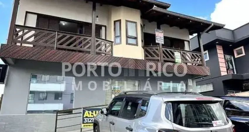 Casa com 2 Salas Comerciais no Bairro Costa e Silva