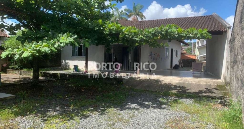 02 casas c/ 03 dormitórios  sendo 01 suíte -  Bairro Iririu - Joinville-SC .