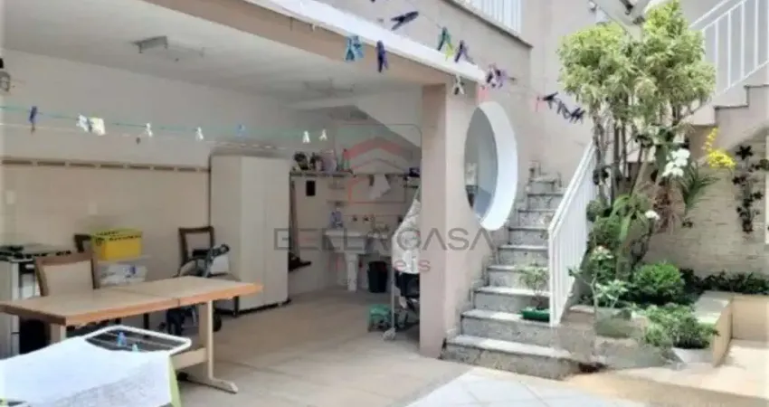 Sobrado com 4 Quartos e 6 banheiros à Venda, 255 m² por R$ 1.390.000