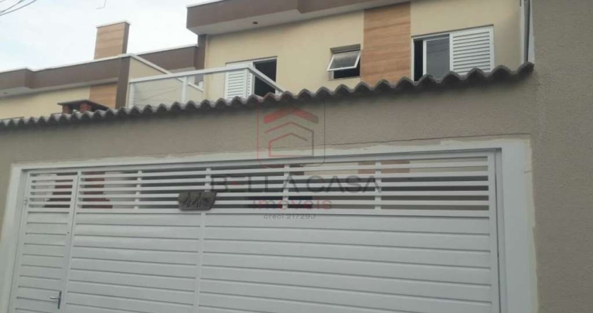 Sobrado com 03  dormitórios com 01  suítes com sacadas, sala, cozinha americana, lavanderia e lavabo