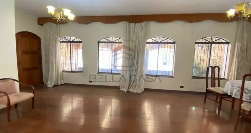 Casa  Terrea à Venda na Mooca com 3 Suítes, Entrada Lateral e Quintal - E