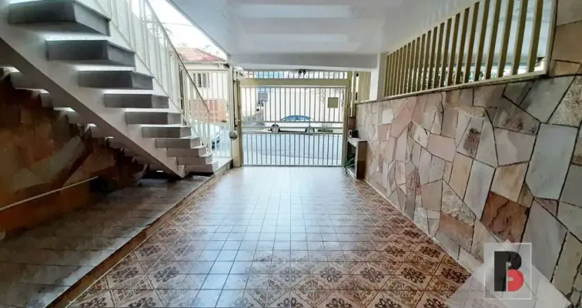 Venda - 3 dormitórios, uma suíte,  sala dois ambientes, vaga 3 carros e quintal amplo