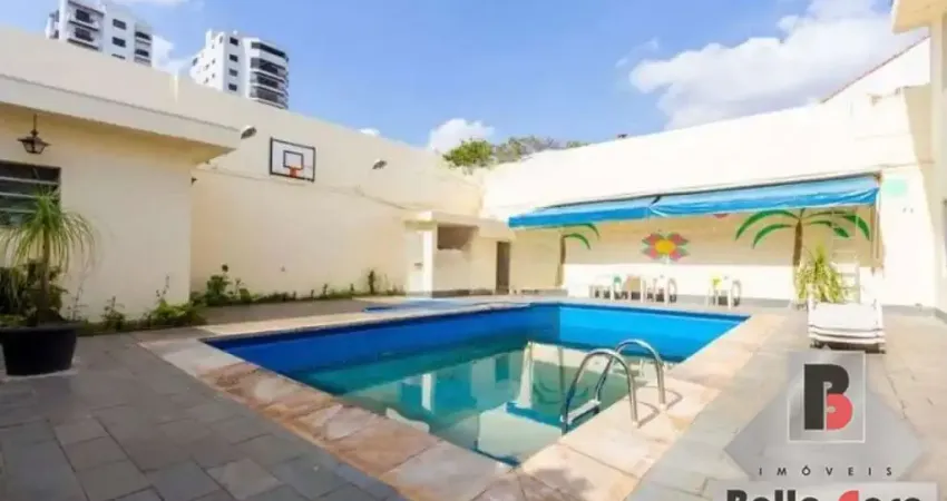 Casa na Mooca com 3 dormitórios sendo 1 suite , totalizando 4 banheiros 2 salas com 6 vagas