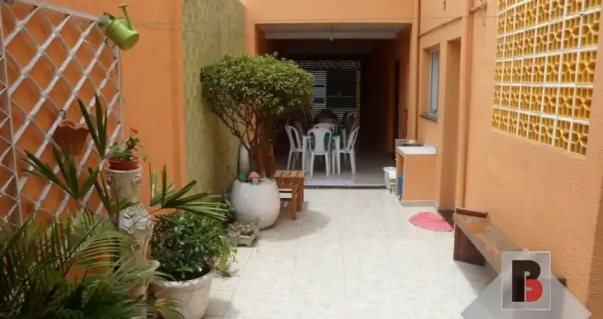 Sobrado 3 dormitórios, 3 vagas, quintal grande com churrasqueira mooca