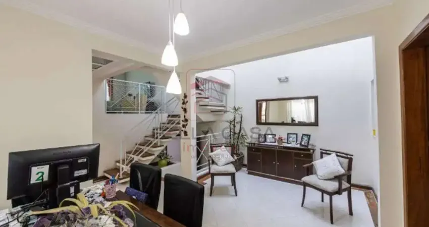 Sobrado a venda no bairro da mooca com quintal, 3 quartos, 4 vagas