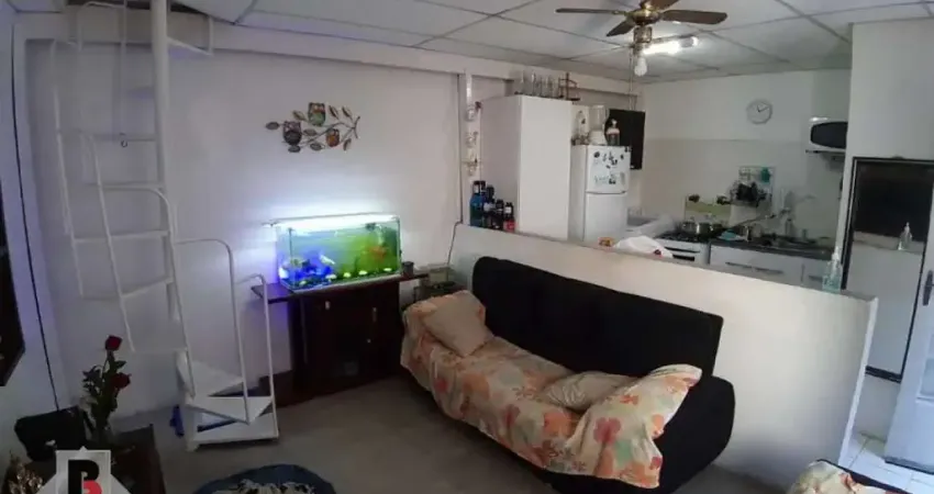 Casa antiga, valendo mais o terreno. Próximo Shopping Anália Franco