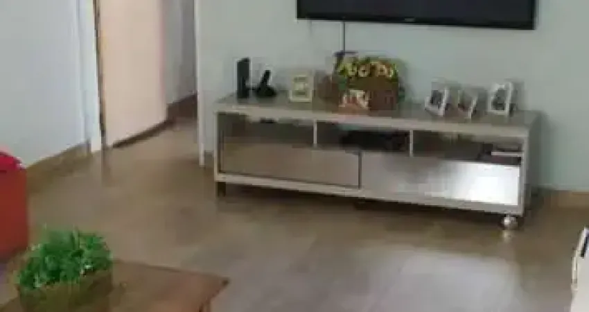 Sobrado á Venda Vila Prudente - 2 dormitórios -2 salas- 2 banheiros- 4 vagas