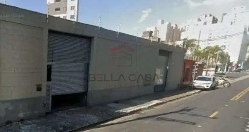 Galpão a venda de 2.200m² de área construida com 2 docas