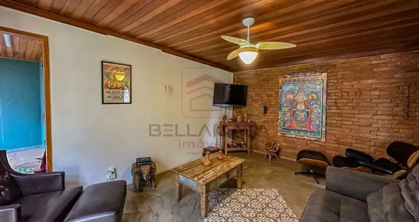 Casa Térrea à Venda na Vila Prudente: 2 Suítes, Quintal e Vaga Perto do Metrô!