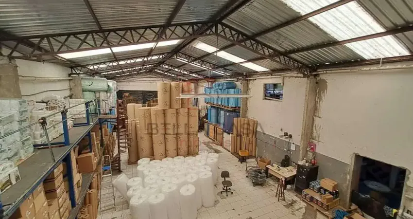 Galpão a venda na Mooca com 650 metros e entrada para caminhão