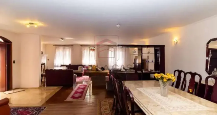 Casa a venda no Jardim Avelino com 400 m², 4 dormitórios e 5 vagas.
