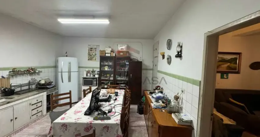 Casa, edícula e um salão no Sítio Pinheirinho, 300m2