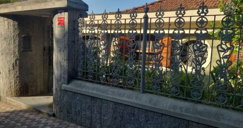 Casa térrea para venda - 240 m² com edícula - 2 vagas de garagem