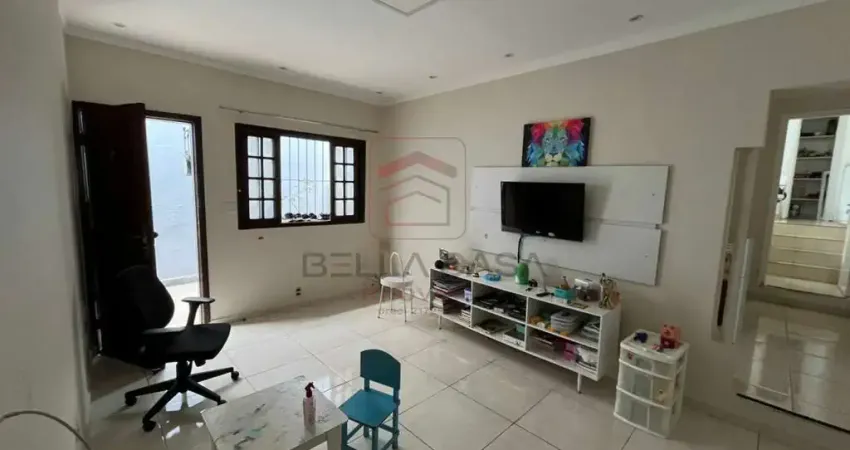 Sobrado - 3 quartos, cozinha, sala de jantar, sala de estar, quintal, churrasqueira, 2 vagas.