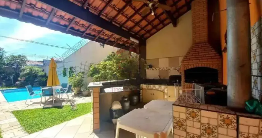 Casa com 3 quartos à venda 255m  churrasqueira piscina e 3 vagas