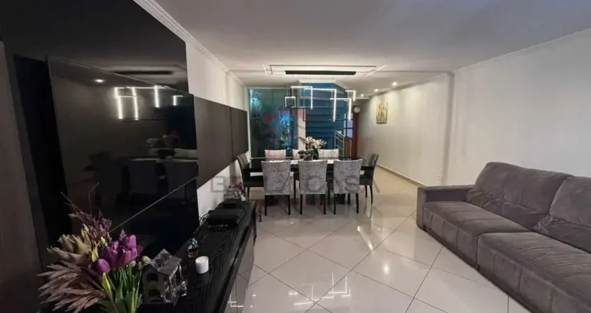 Sobrado localizado no alto da mooca, com 3 dormitórios amplos, sendo 1 suíte com sacada