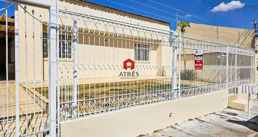 Casa com 3 quartos para alugar na C 5, Parque das Laranjeiras, Goiânia