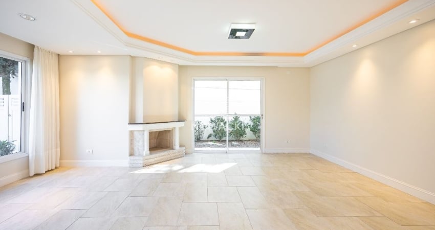 CASA SEMI MOBILIADA COM 4 DORMITÓRIOS, 2 SUITES E 5 VAGAS EM SANTA FELICIDADE