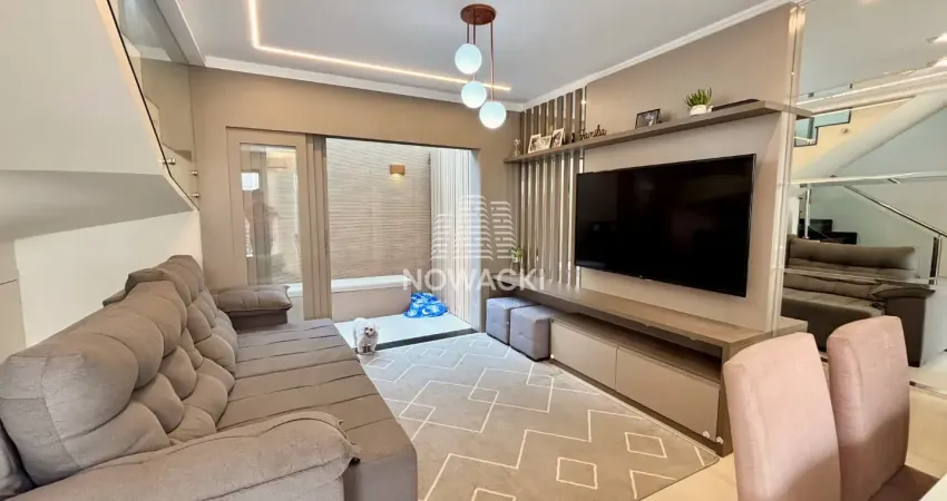 Sobrado em condomínio com 3 dormitórios, suíte e 2 vagas no campo comprido