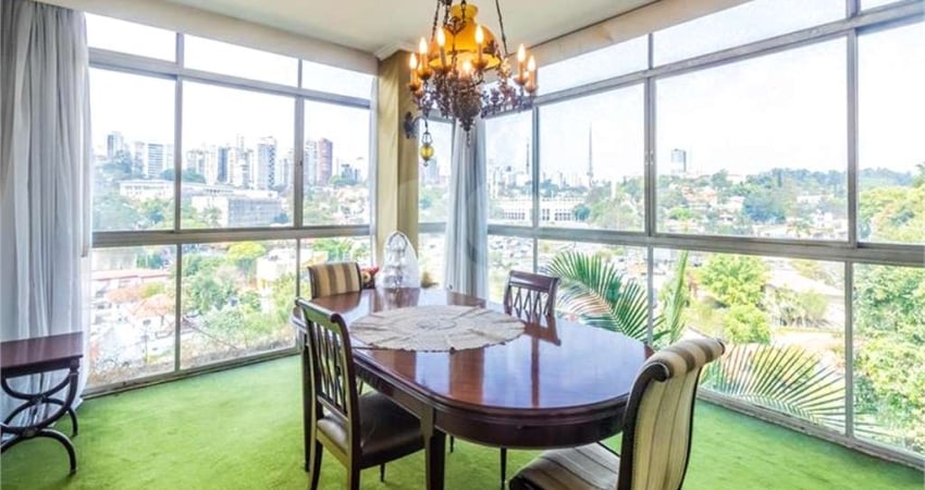 Casa térrea com 4 quartos à venda em Pacaembu - SP