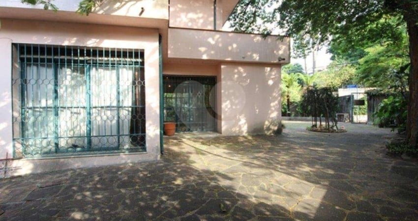 Sobrado com 3 quartos à venda em Pacaembu - SP
