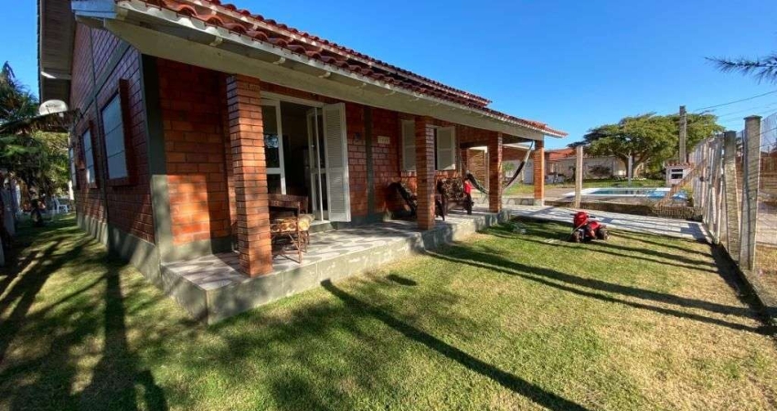 Casa 4 Dormitórios - Bairro Zona Nova na praia de Tramandaí/RS.