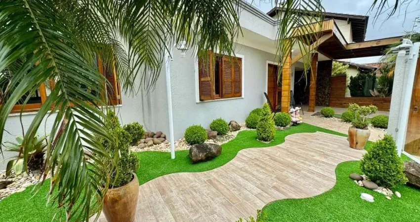 Casa mobiliada com 03 dormitórios e espaço Gourmet ao lado do Fórum Tramandaí/RS