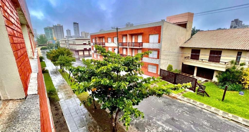 Apartamento reformado com 02 dormitórios a poucos metros do mar em Tramandaí/RS