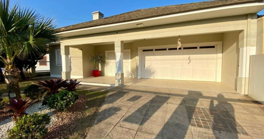 Excelente Casa próximo ao mar com  3 dormitórios em Nova Tramandaí