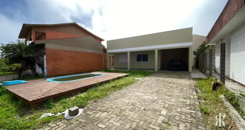Casa com 3 dormitórios, piscina e churrasqueira em tramandaí.