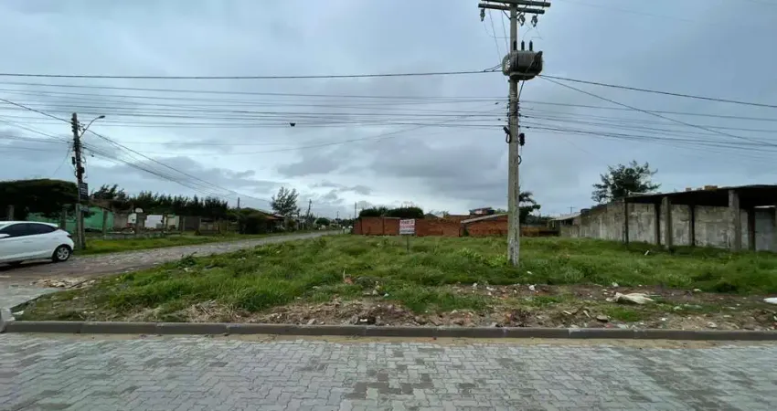 Terreno de esquina na avenida joão de magalhães na cidade de tramandaí.