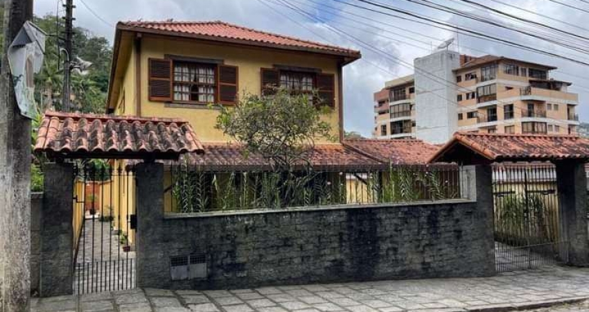 Casa para Venda em Teresópolis, Agriões, 3 dormitórios, 3 banheiros, 5 vagas