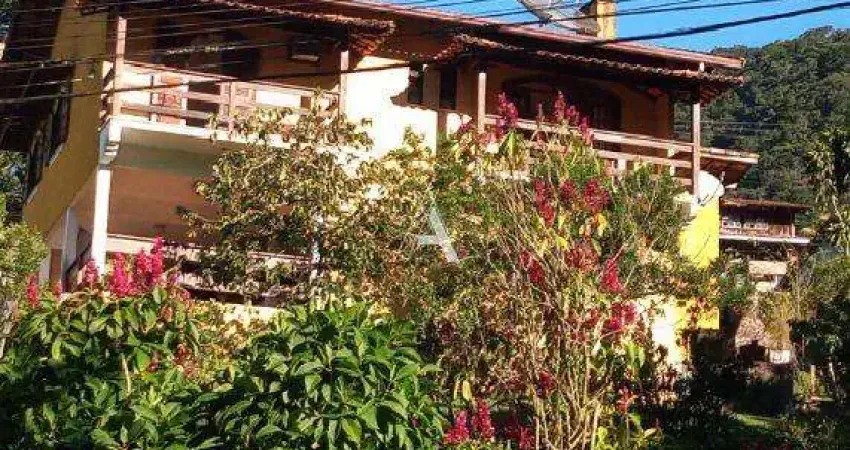 Casa para Venda em Teresópolis, Granja Guarani, 3 dormitórios, 1 suíte, 2 banheiros, 2 vagas