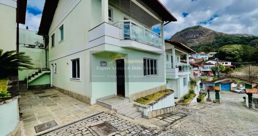 Casa para Venda em Teresópolis, Iucas, 4 dormitórios, 1 suíte, 3 banheiros, 1 vaga