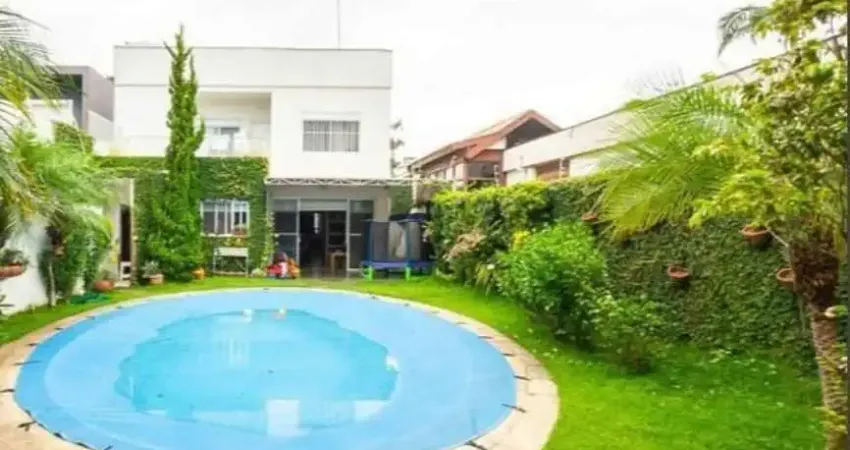 Excelente casa no planalto paulista, 04 suítes, piscina, churrasqueira.