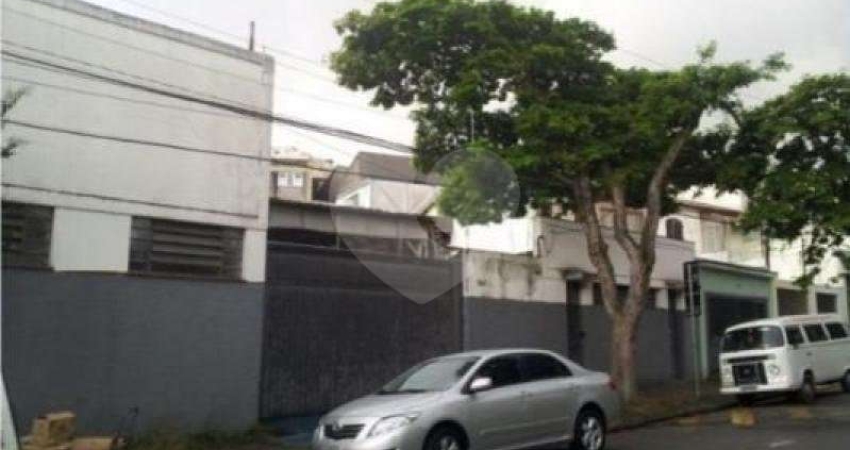 Barracão / Galpão / Depósito à venda na Rua Aliança Liberal, --, Lapa, São Paulo