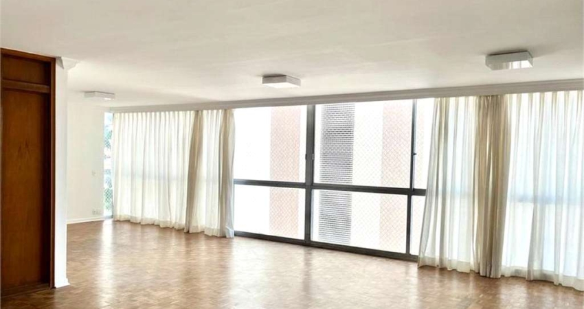 Apartamento super espaçoso nos Jardins