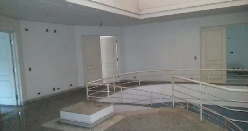 Ponto Comercial e 14 banheiros à Venda