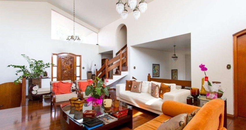 Casa de Vila à venda no Brooklin de 380m² com 6 dormitórios e 4 vagas.