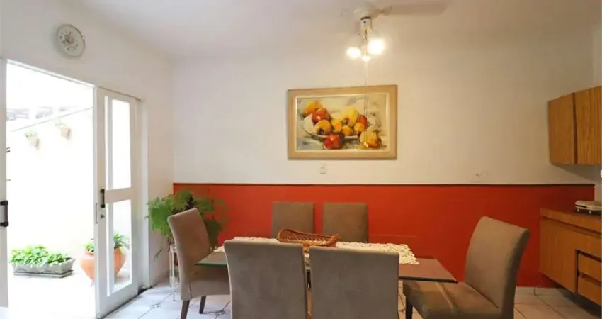 Excelente sobrado com casa extra nos fundos, muito bem conservado