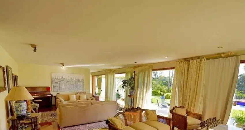 Casa com piscina e quadra de tênis oficial no Jardim Guedala- 4 suites, 8 vagas.